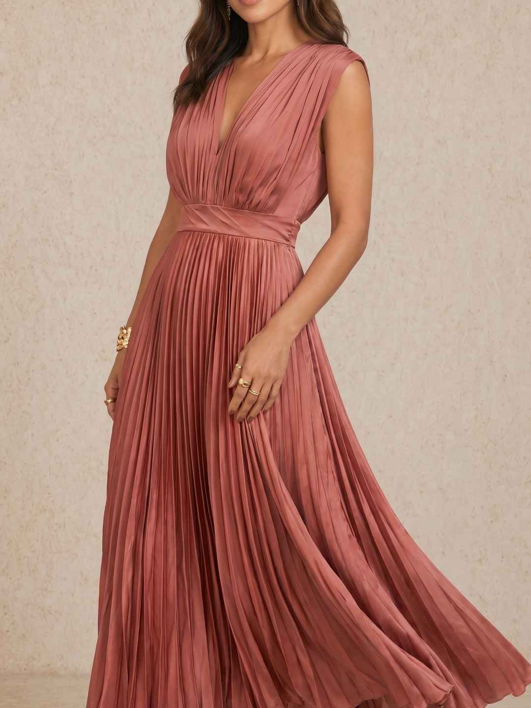 Vestido midi plisado con escote en V