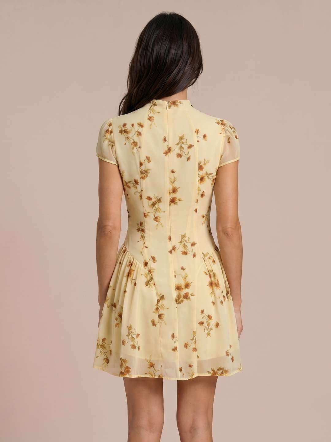 Vestido de manga corta floral