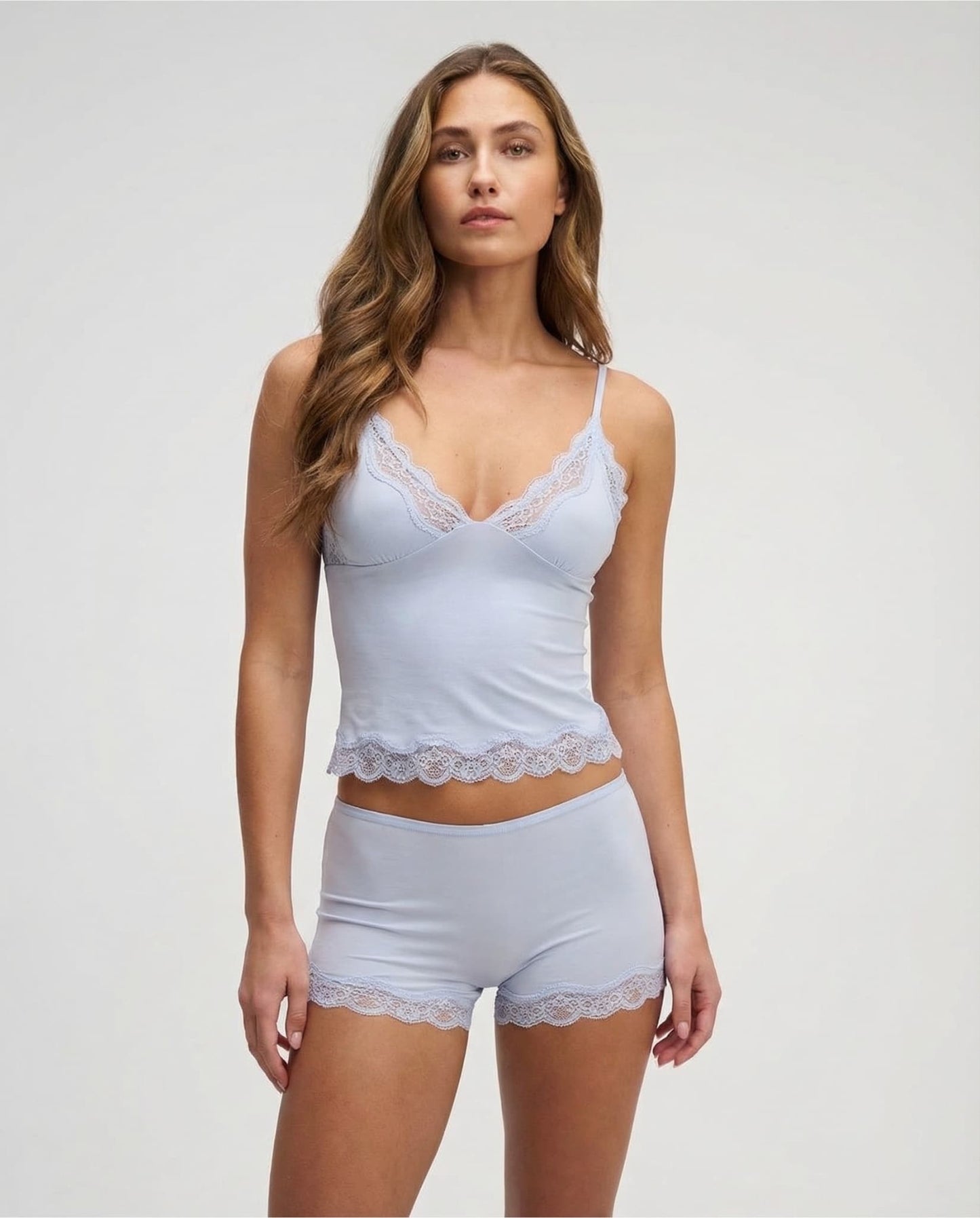 Conjunto lencero suave con encaje