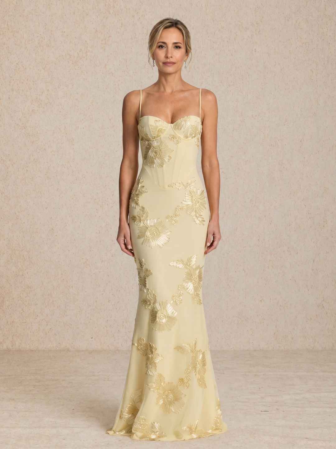 Vestido largo bordado con tirantes
