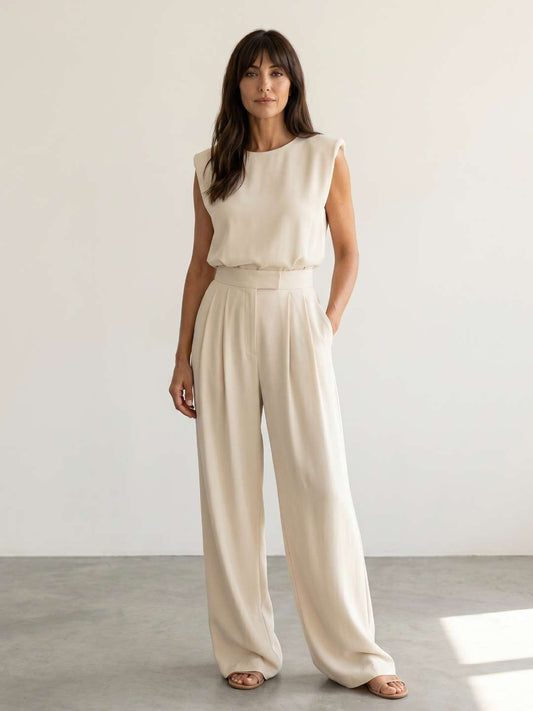 Flowing set with a structured top and wide-leg trousers