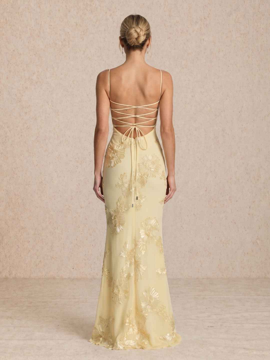 Vestido largo bordado con tirantes
