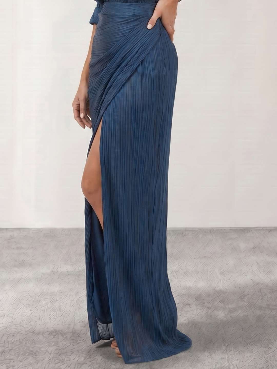 Pleated shirtdress with slit