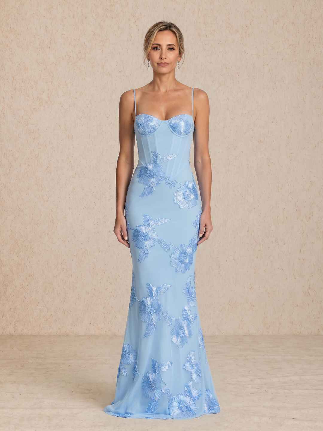 Vestido largo bordado con tirantes