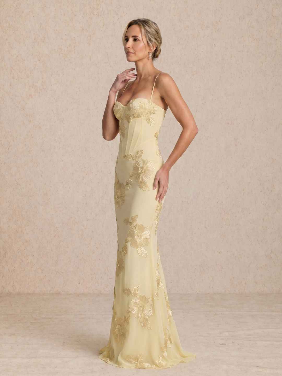 Vestido largo bordado con tirantes
