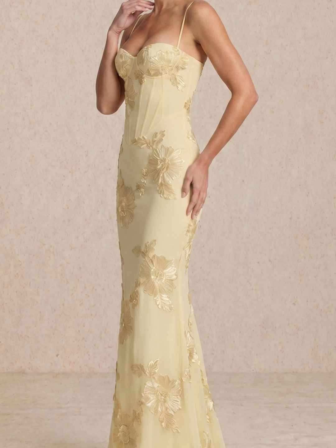 Vestido largo bordado con tirantes