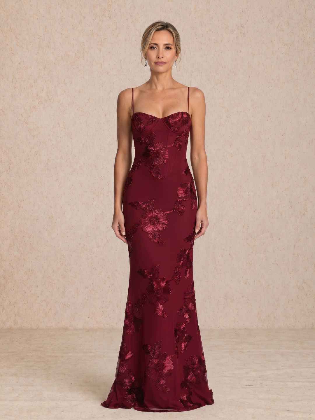 Vestido largo bordado con tirantes