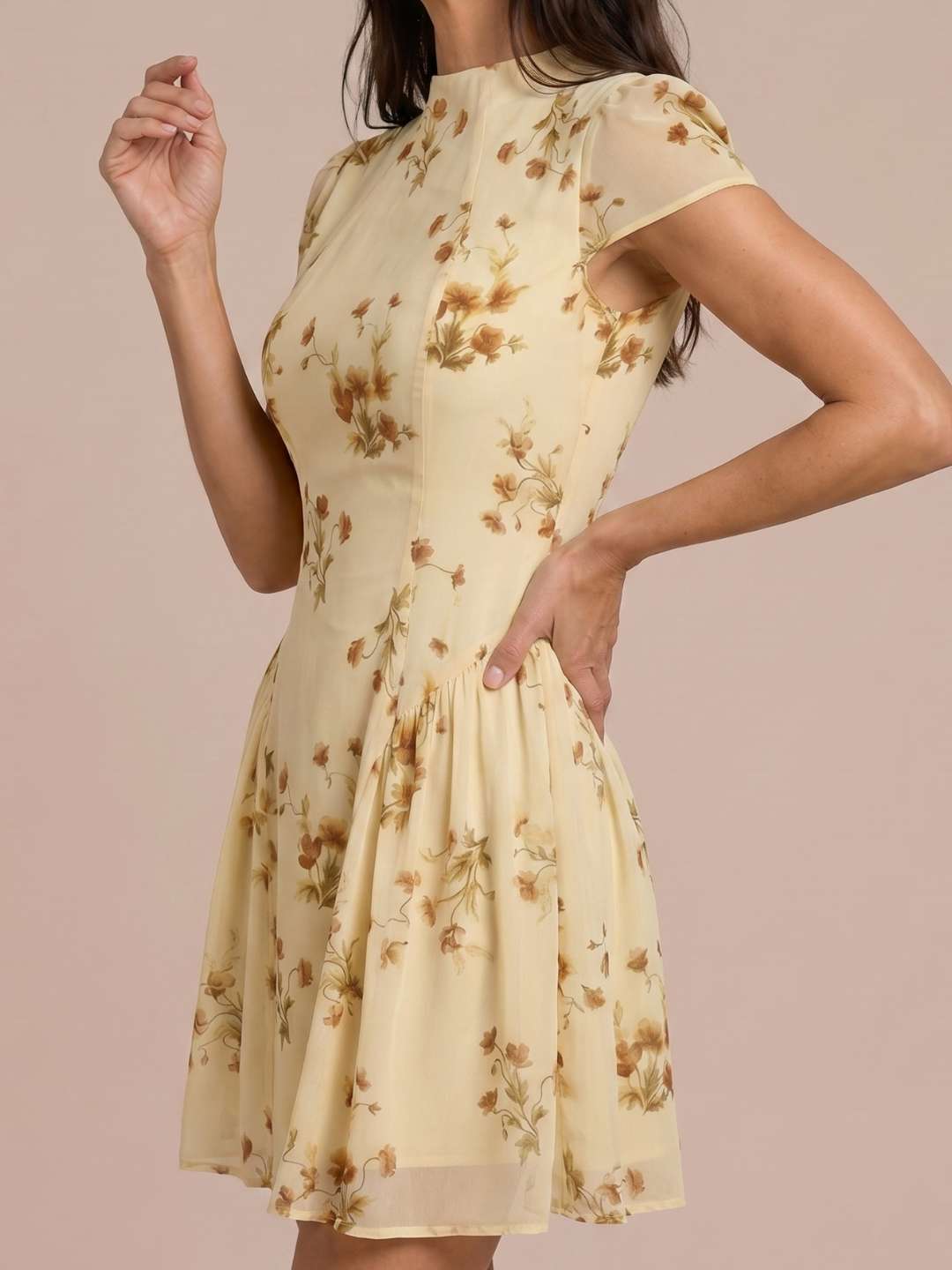 Vestido de manga corta floral