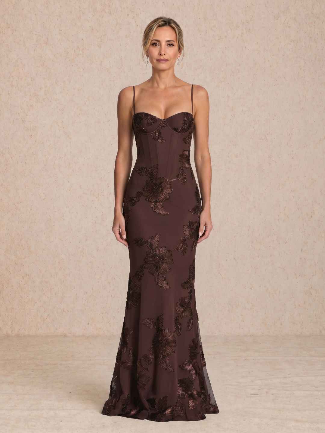 Vestido largo bordado con tirantes