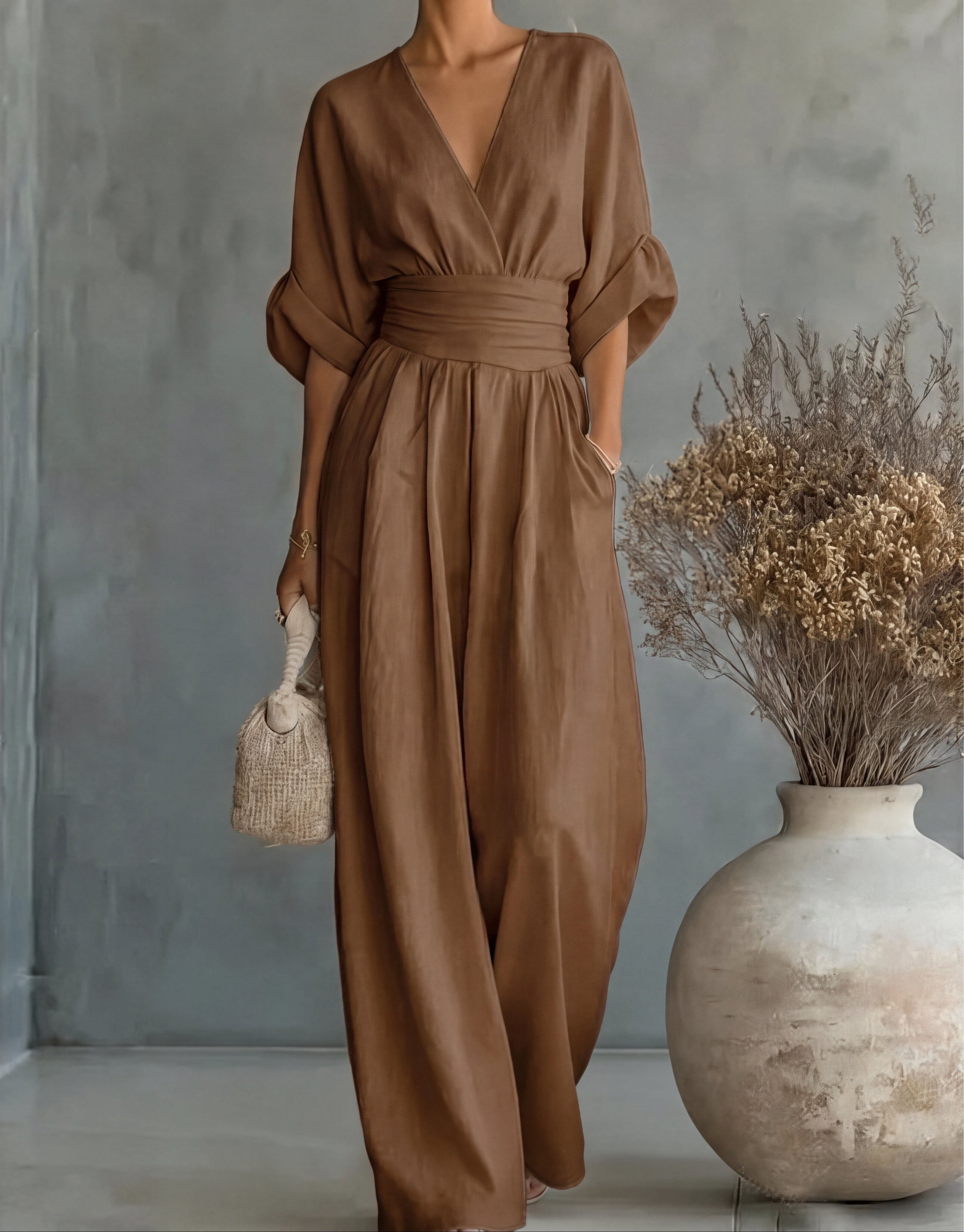 Fluid jumpsuit with V-neckline – Lidia Nova